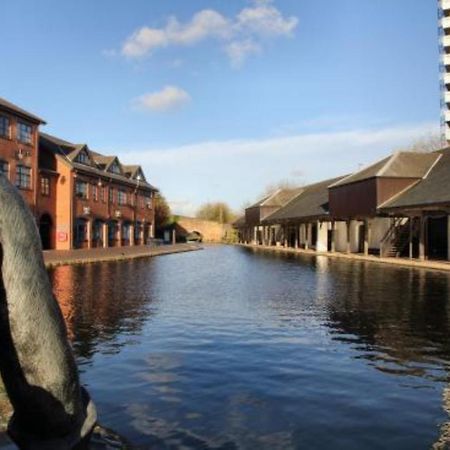 Ecohome On The Canal In A Historic Site Near City Coventry Exterior photo