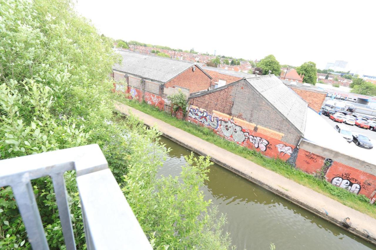 Ecohome On The Canal In A Historic Site Near City Coventry Exterior photo