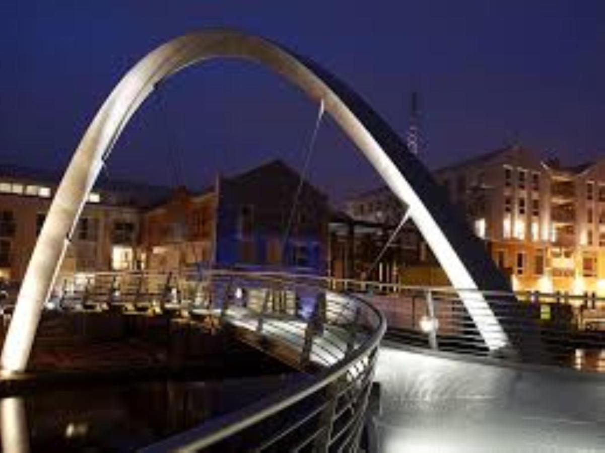 Ecohome On The Canal In A Historic Site Near City Coventry Exterior photo