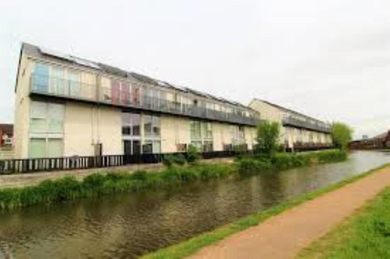 Ecohome On The Canal In A Historic Site Near City Coventry Exterior photo