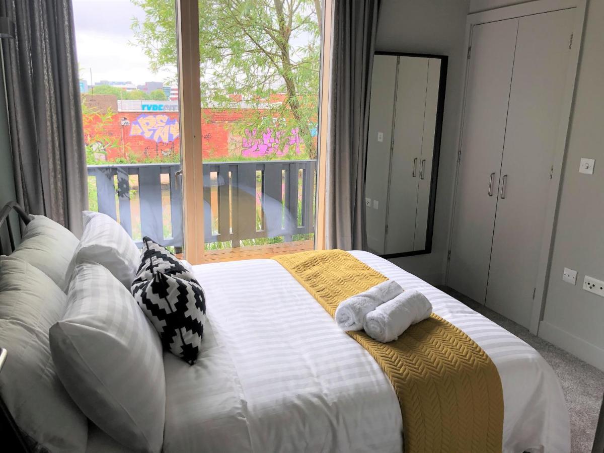 Ecohome On The Canal In A Historic Site Near City Coventry Exterior photo