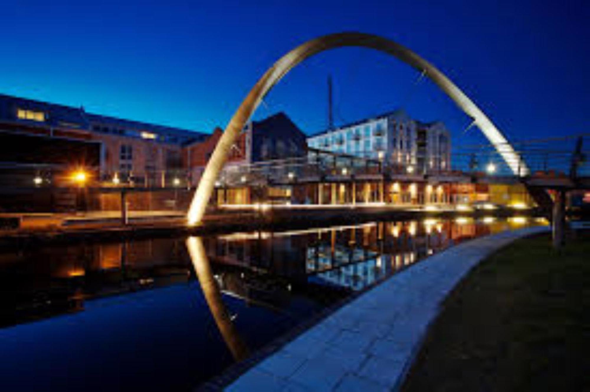 Ecohome On The Canal In A Historic Site Near City Coventry Exterior photo